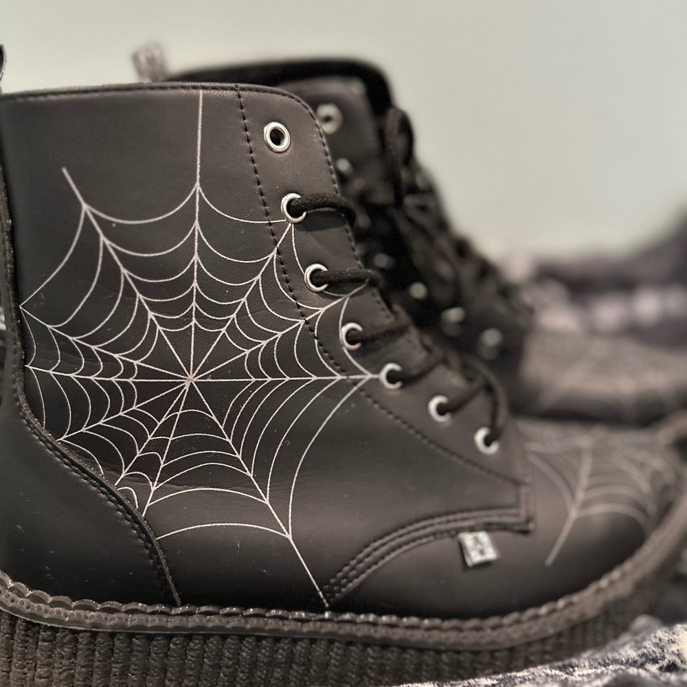 TUK Spider Boots